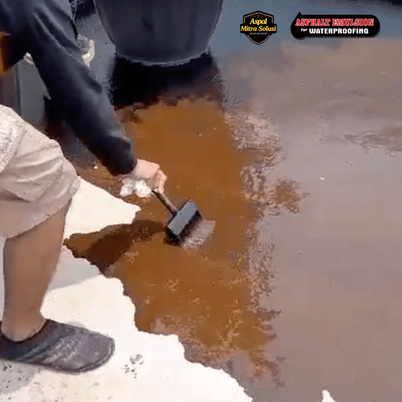 harga-aspal-cair-1-kg-waterproofing-dak-beton-rumah-aspal-cair-anti-bocor-aspal-mitra-solusi-1.png