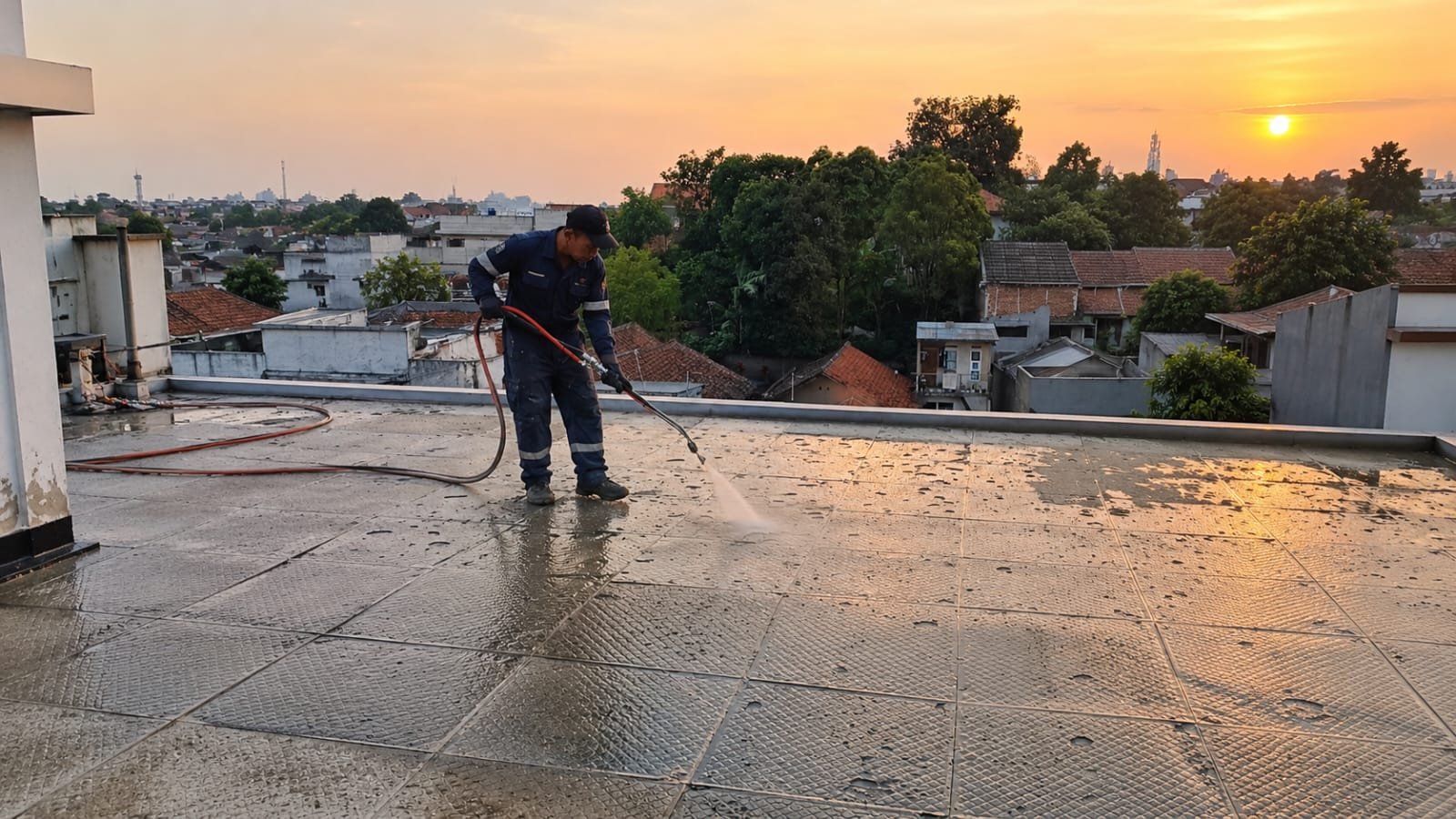 Jasa waterproofing dak rooftop di Bandung oleh Aspal Mitra Solusi